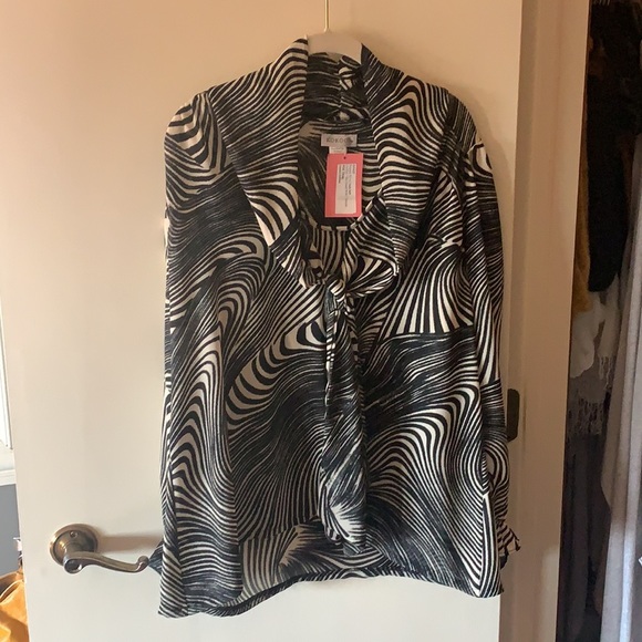 Limited Edition Kokoon Botique Brand. Made in the USA“ The good wife “ blouse. - Picture 4 of 6